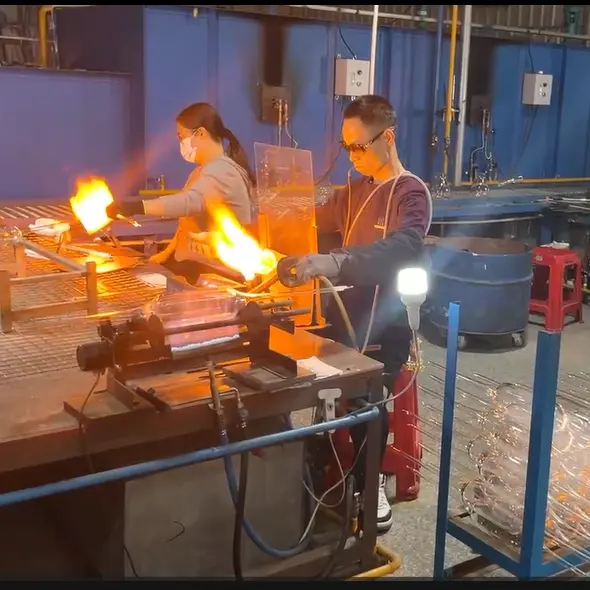 द आर्ट ऑफ़ ब्लो ग्लास लाइटिंग: हाउ स्ट्रॉन्ग लाइटिंग क्राफ्ट्स अद्वितीय इनडोर सॉल्यूशंस